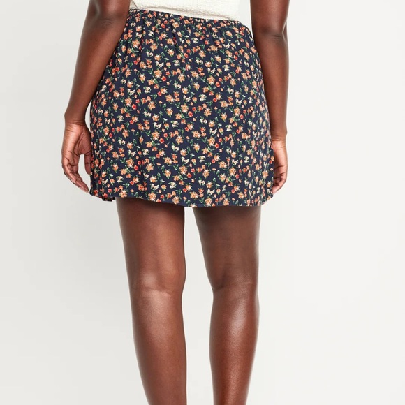 NWT OLD NAVY Mini Slip Skirt Color: Navy Floral - Picture 6 of 9